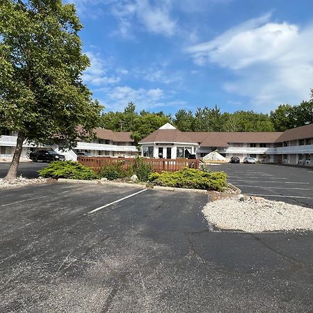 Travelodge By Wyndham Mackinaw City Exterior foto
