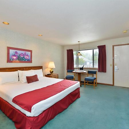 Travelodge By Wyndham Mackinaw City Exterior foto