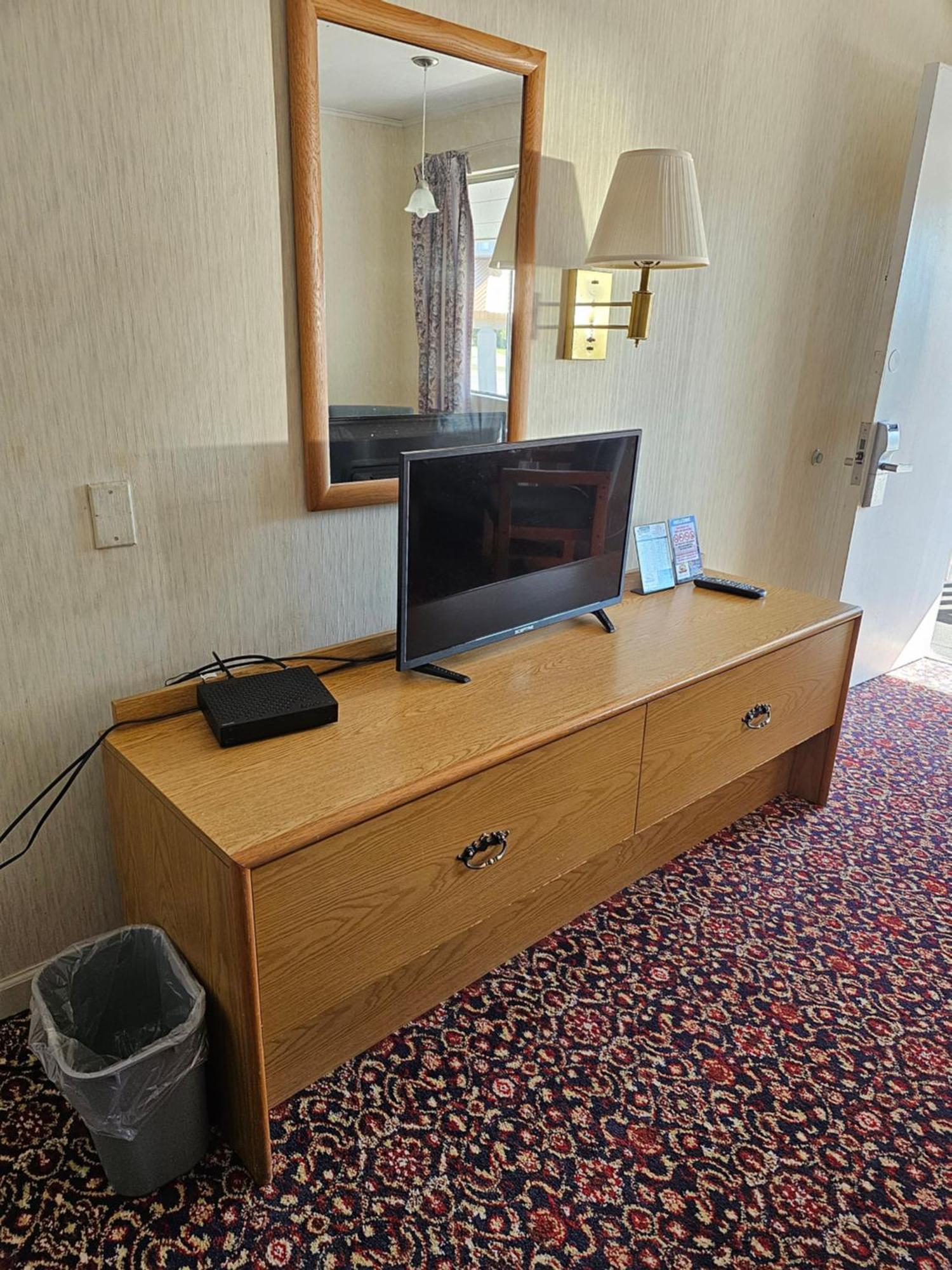 Travelodge By Wyndham Mackinaw City Exterior foto