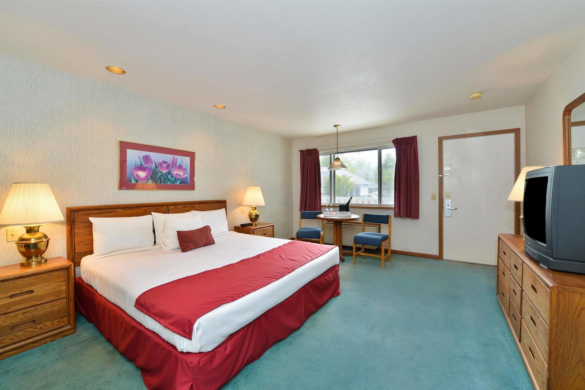 Travelodge By Wyndham Mackinaw City Exterior foto