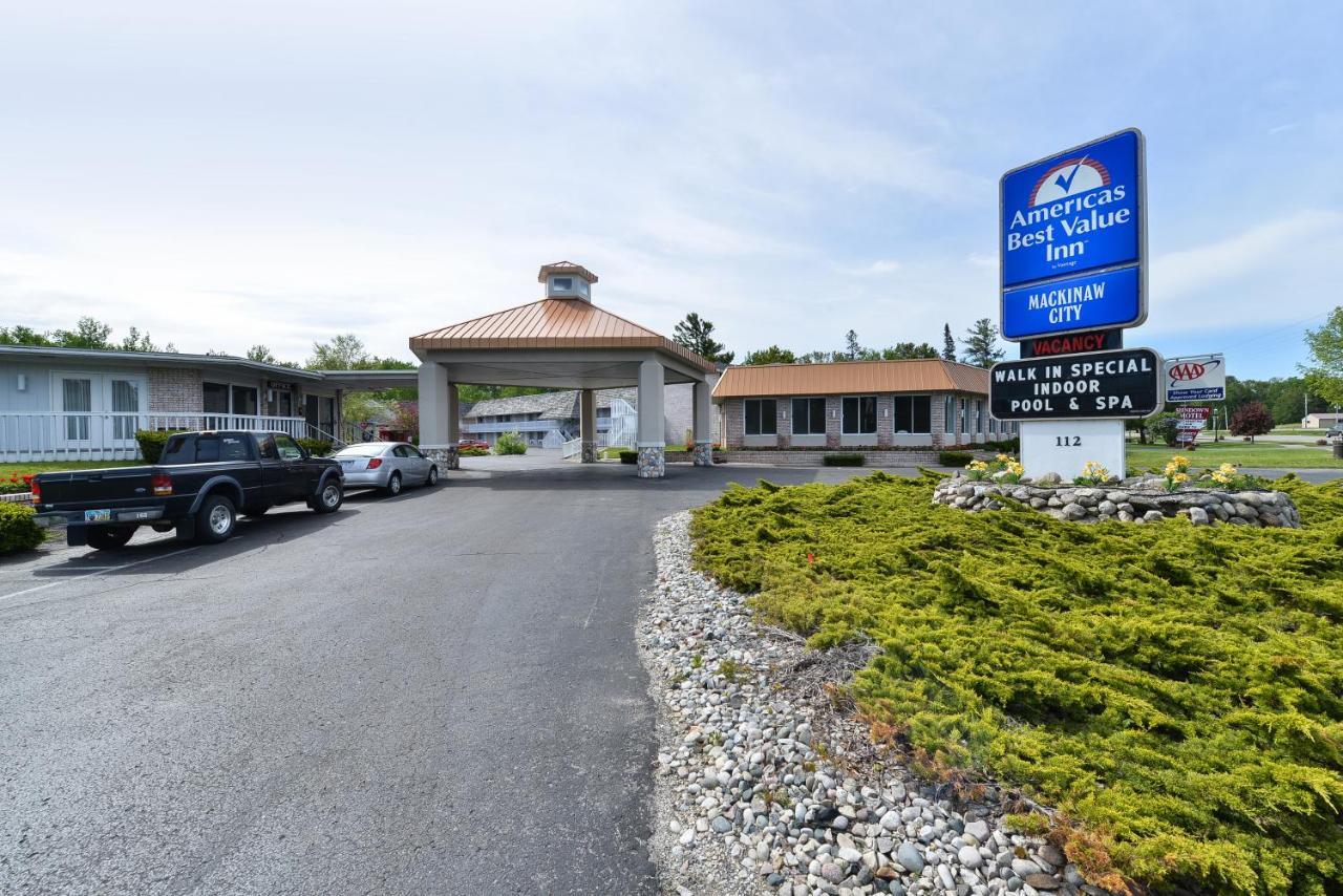 Travelodge By Wyndham Mackinaw City Exterior foto